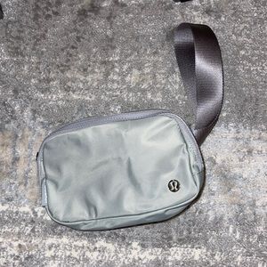 Like New Everywhere Belt Bag in Silver Drop
